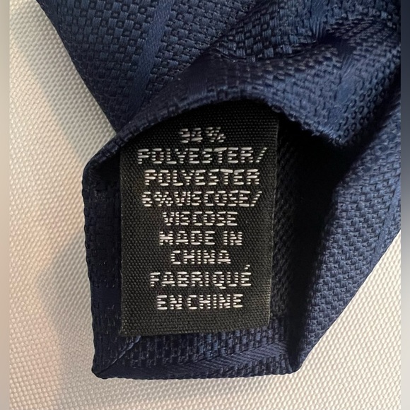 NWT Michael Kors Navy Blue Quincy Solid Stripe Tie! - Picture 4 of 6